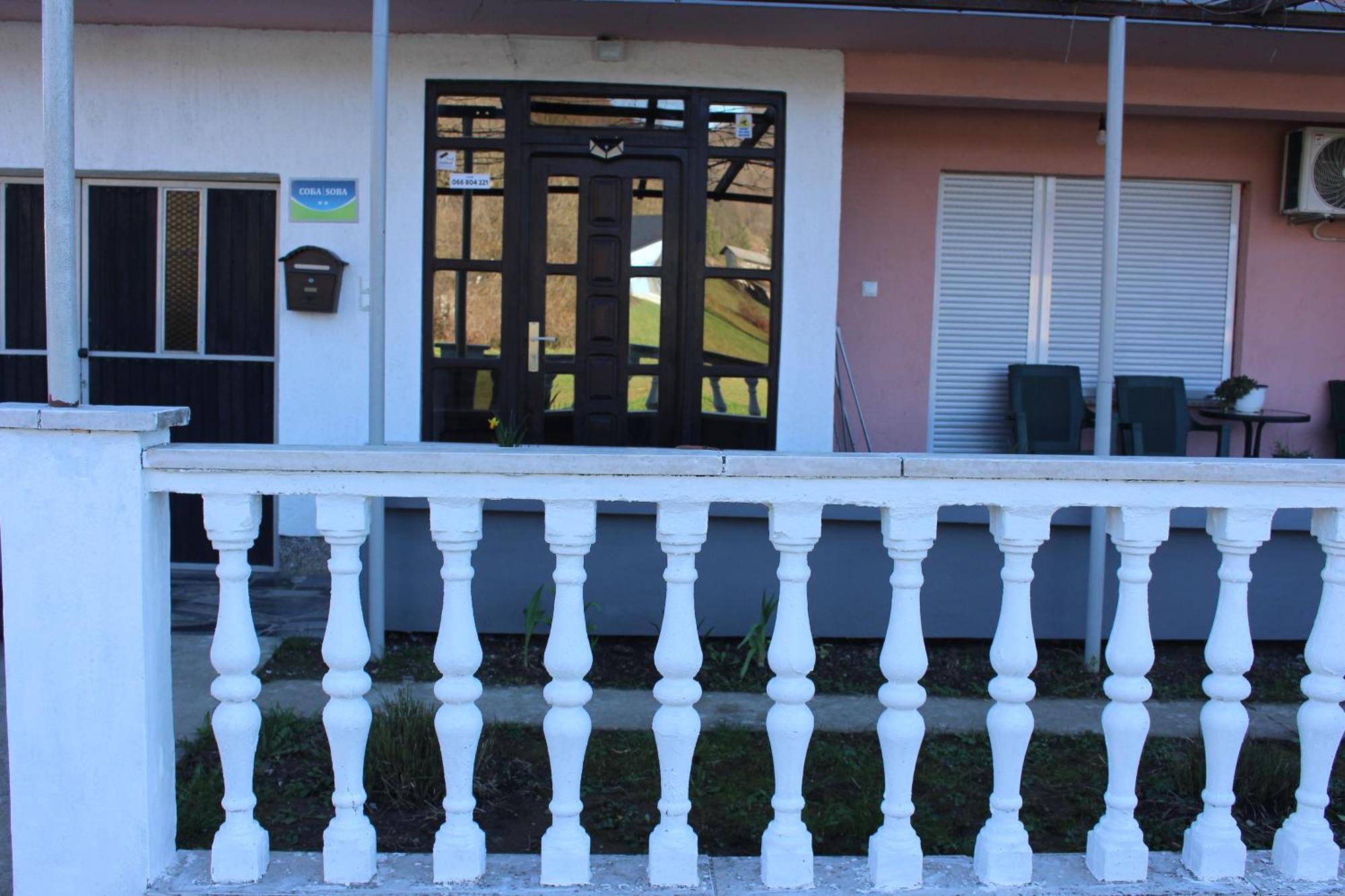 Apartmani Ramonda Teslić Zewnętrze zdjęcie